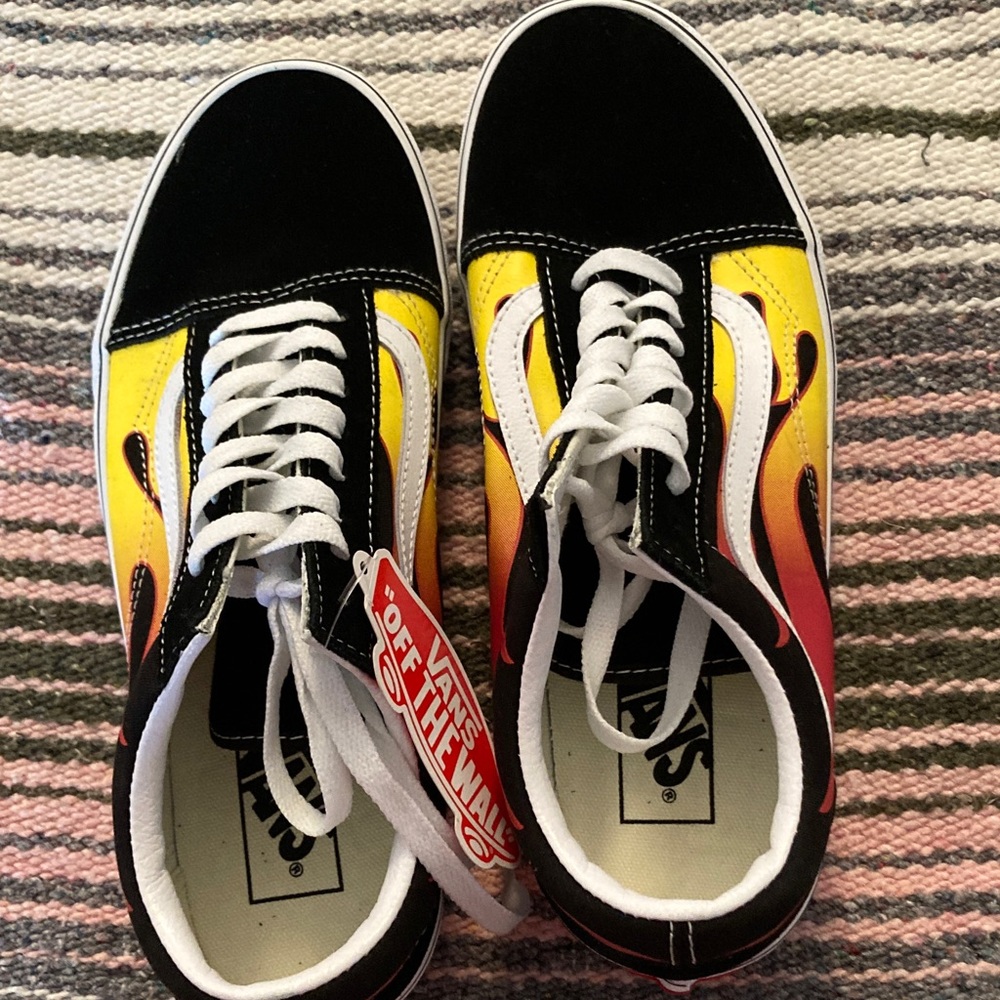 Vans Flame Old Skool Sneakers- Unisex Men 8 Women 9.5 - New without box